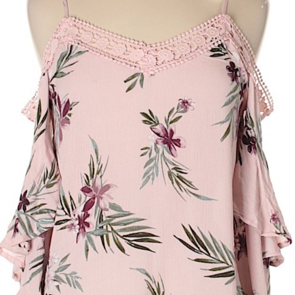 Aeropostale Tops - Pink Aeropostale cold shoulder top